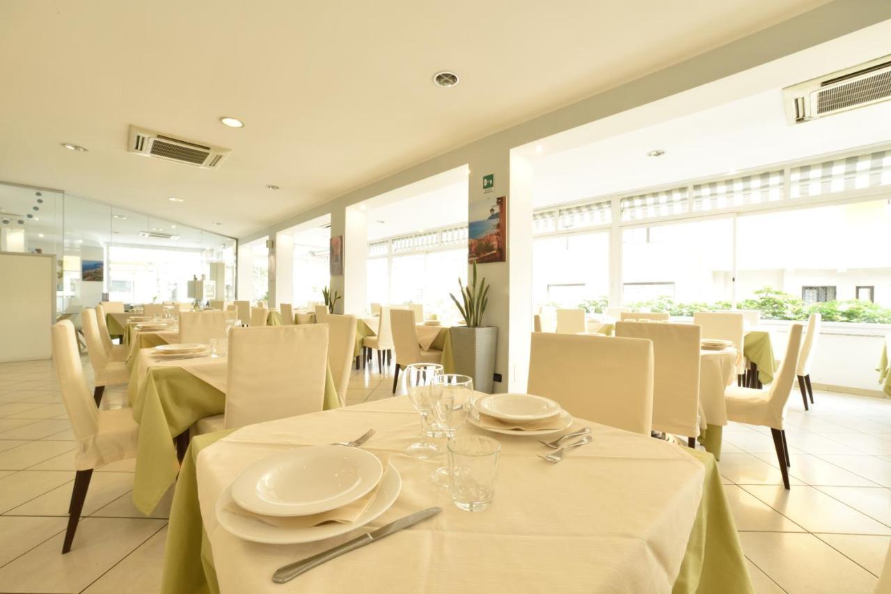 Hotel Ristorante La Marina Mhotelsgroup San Bartolomeo Al Mare Exterior foto