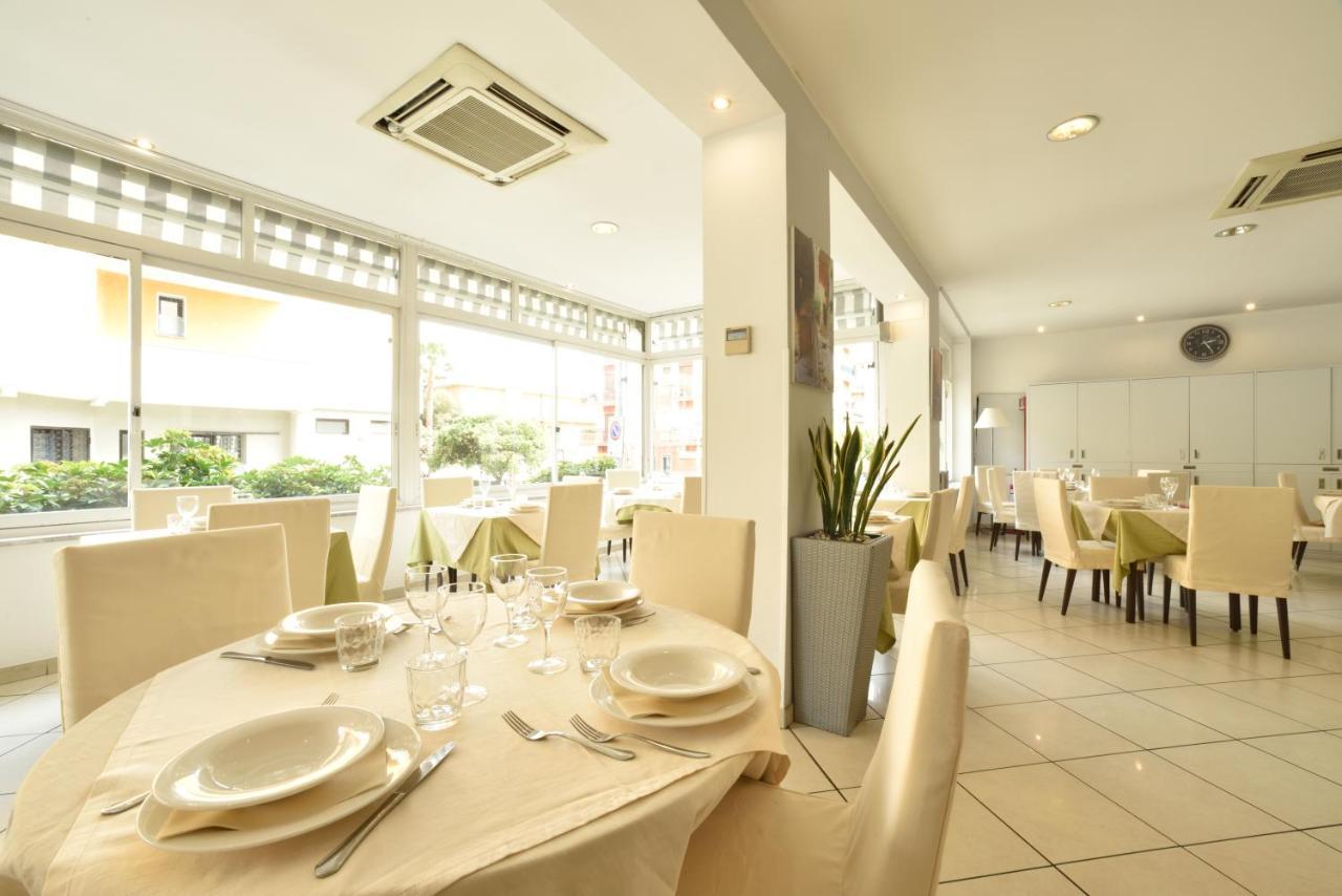 Hotel Ristorante La Marina Mhotelsgroup San Bartolomeo Al Mare Exterior foto
