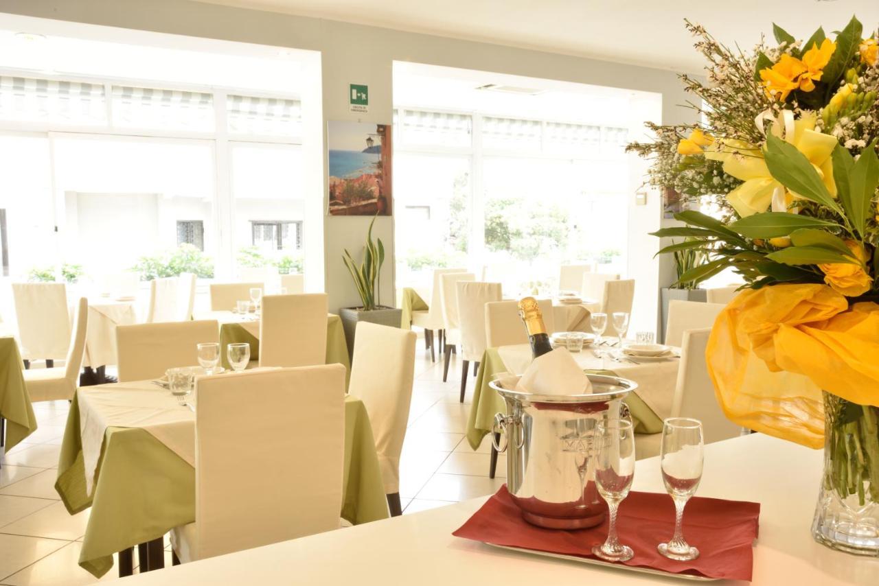 Hotel Ristorante La Marina Mhotelsgroup San Bartolomeo Al Mare Exterior foto