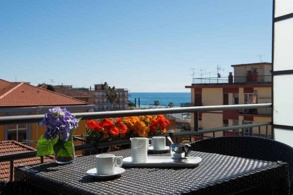 Hotel Ristorante La Marina Mhotelsgroup San Bartolomeo Al Mare Exterior foto