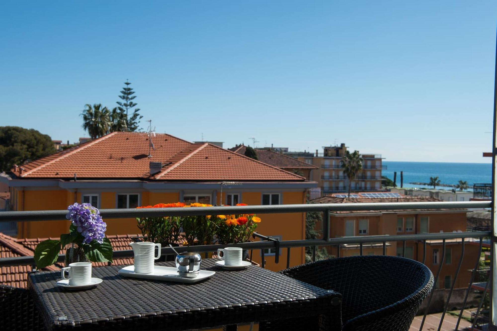 Hotel Ristorante La Marina Mhotelsgroup San Bartolomeo Al Mare Exterior foto