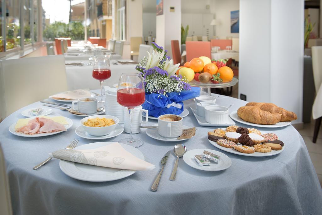 Hotel Ristorante La Marina Mhotelsgroup San Bartolomeo Al Mare Exterior foto